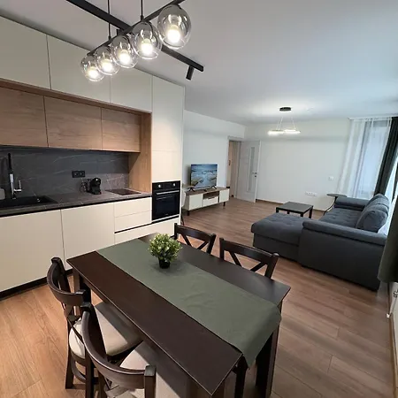 New Urban Airport Center Metro Access Apartmán *