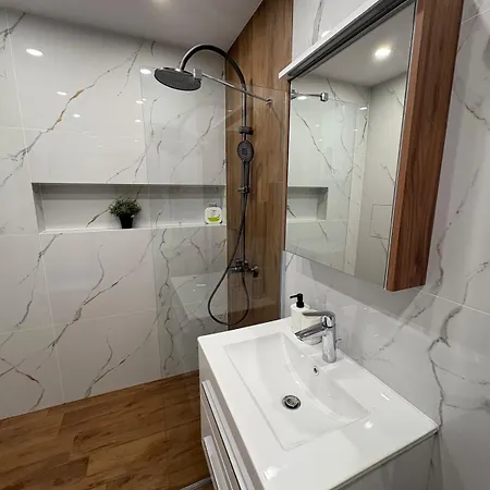 New Urban Airport Center Metro Access Appartement