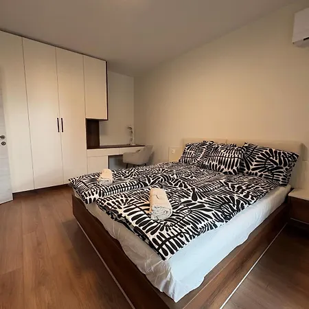 New Urban Airport Center Metro Access Appartement