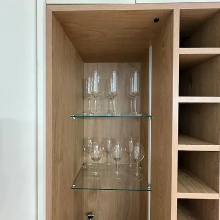 New Urban Airport Center Metro Access Lägenhet